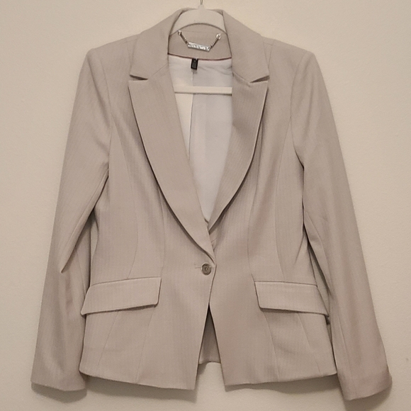 White House Black Market Jackets & Blazers - White House Black Market Fitted Blazer with Button Front & Light Shoulder Pads